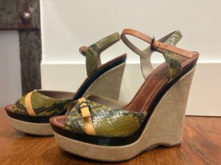 Cuñas Sandra Bui puestas exactamente 1 vez