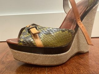 Cuñas Sandra Bui puestas exactamente 1 vez