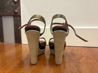 Cuñas Sandra Bui puestas exactamente 1 vez