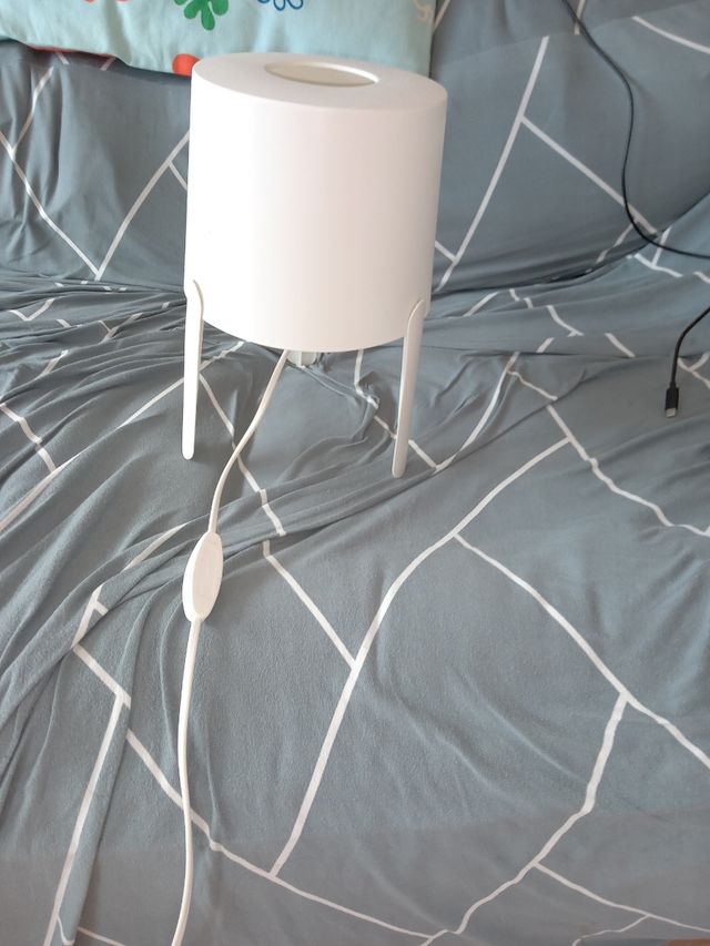 1 Lámpara Ikea blanca - Mesita noche 