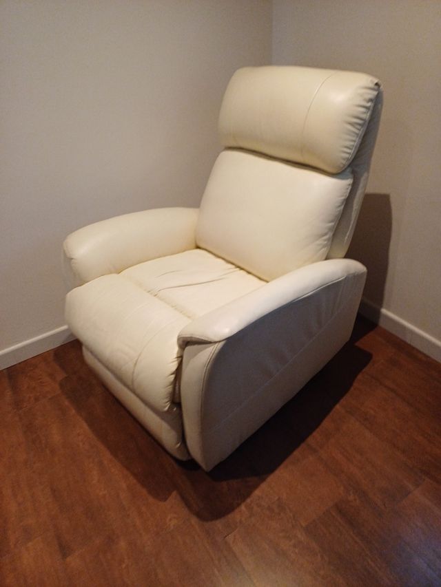 Butaca relax piel sintética blanca