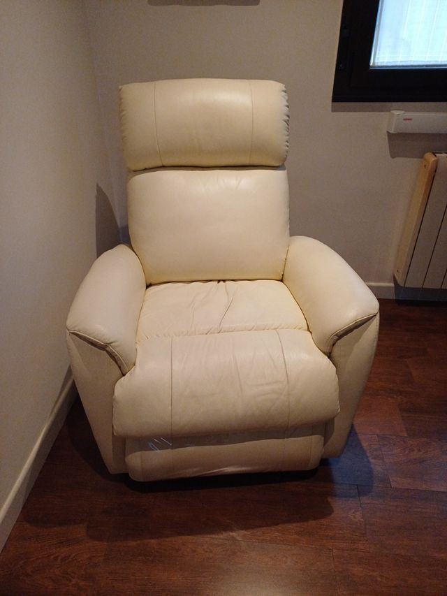 Butaca relax piel sintética blanca