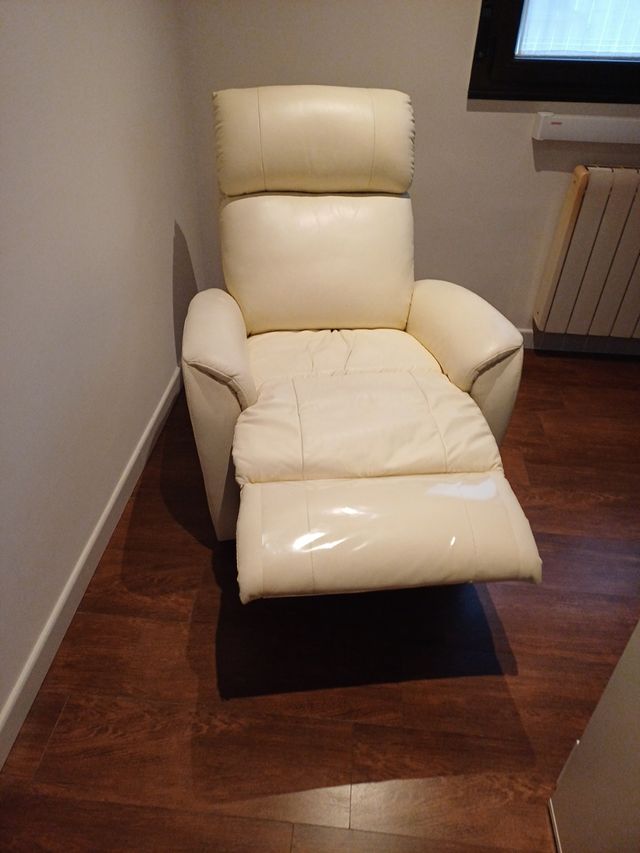 Butaca relax piel sintética blanca