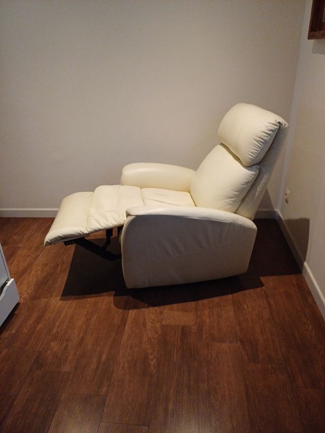 Butaca relax piel sintética blanca