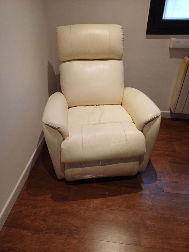 Butaca relax piel sintética blanca