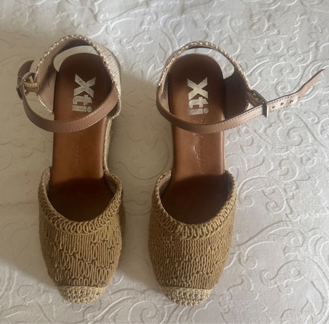 Sandalias cuña esparto Xti beige