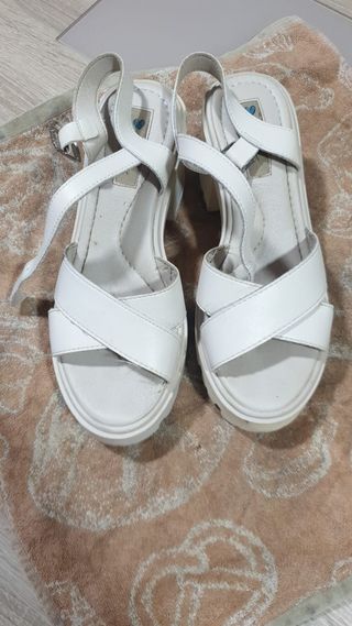Sandalias Mustang blancas tacón