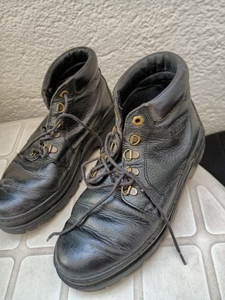 Botines negros de cuero
