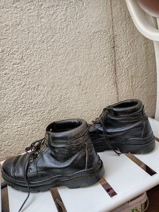Botines negros de cuero