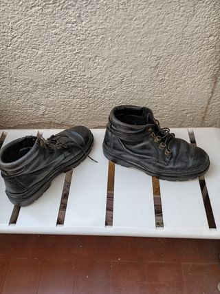Botines negros de cuero