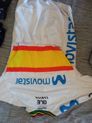Equipación ciclismo Movistar