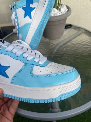 Zapatillas BAPE azules y blancas