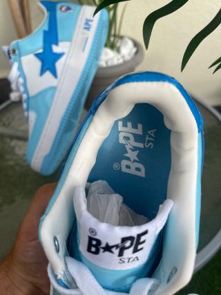 Zapatillas BAPE azules y blancas