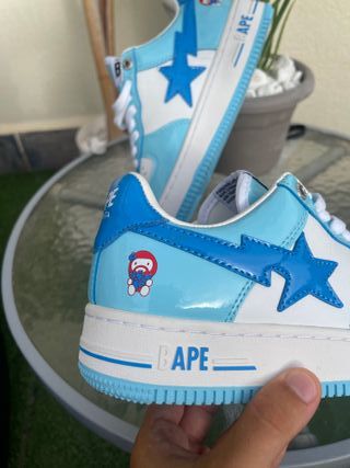 Zapatillas BAPE azules y blancas
