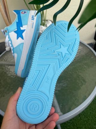 Zapatillas BAPE azules y blancas