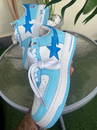 Zapatillas BAPE azules y blancas