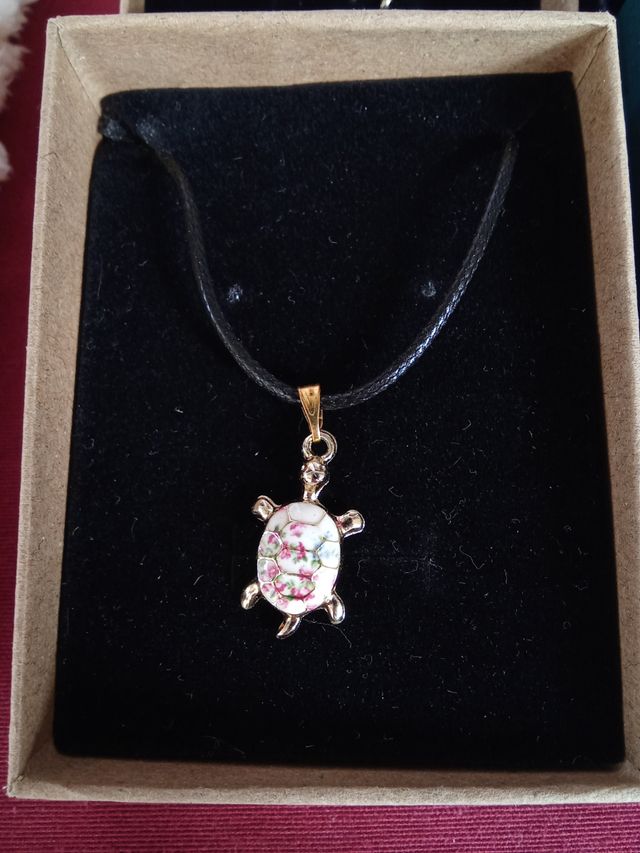 Colgante de tortuga blanca