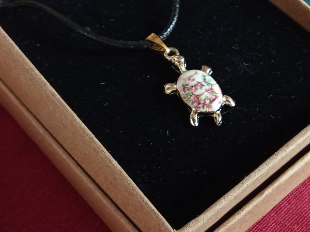 Colgante de tortuga blanca