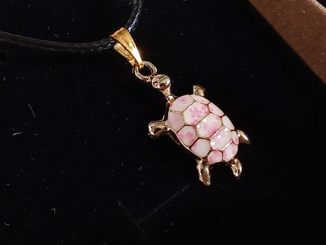Colgante de tortuga rosa