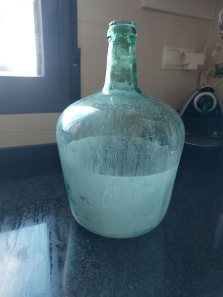 Damajuana antigua de cristal