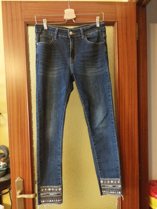 Vaqueros Denim con Bordado