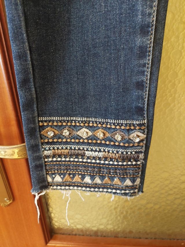 Vaqueros Denim con Bordado