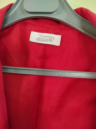 Chaqueta roja mujer. Tela entretiempo.