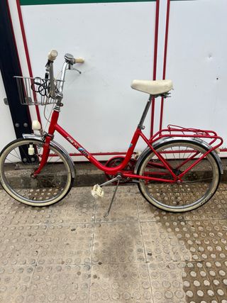 Bicicleta BH paseo vintage roja