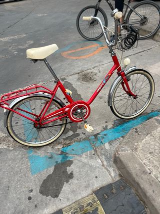 Bicicleta BH paseo vintage roja