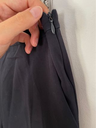 Pantalones de pinzas de color azul marino