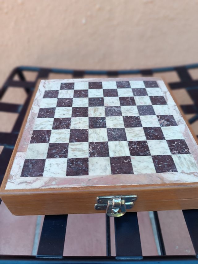 Ajedrez de piedra para viaje figuras artísticas