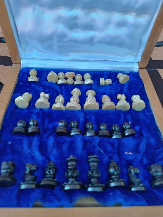 Ajedrez de piedra para viaje figuras artísticas