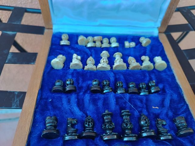 Ajedrez de piedra para viaje figuras artísticas