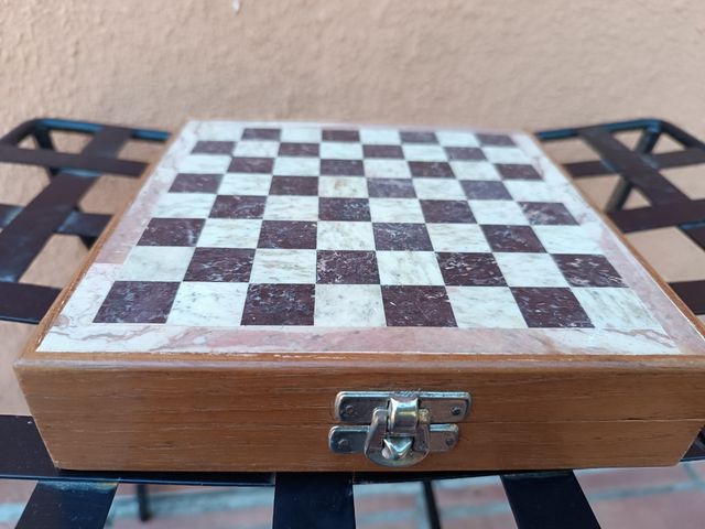 Ajedrez de piedra para viaje figuras artísticas