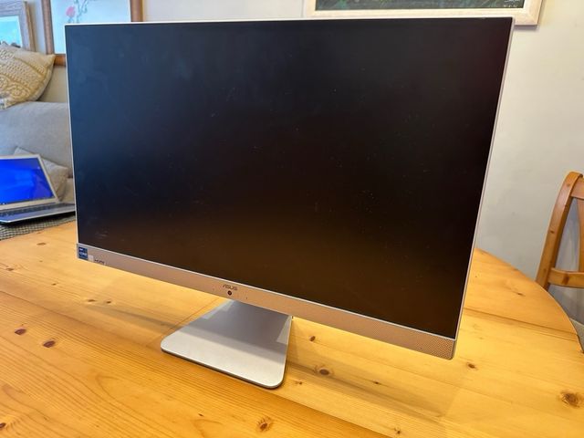 Computer Asus AIO V241E Intel Core i7-1165G7