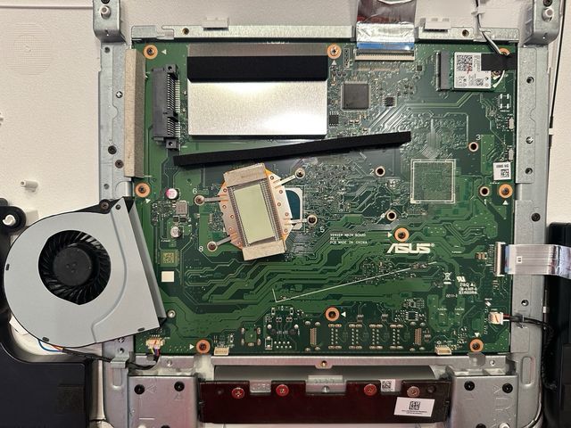 Computer Asus AIO V241E Intel Core i7-1165G7