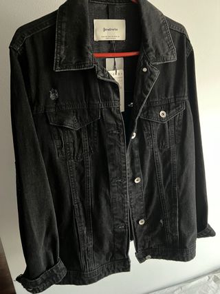 Chaqueta vaquera negra Stradivarius XS