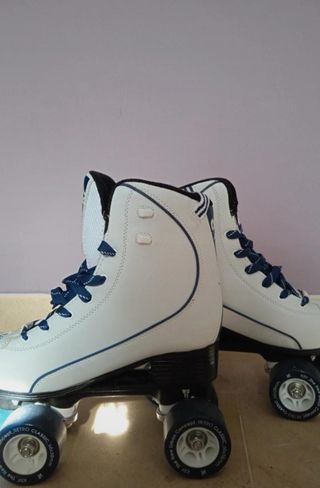 Patines Retro KF blancos y azules 