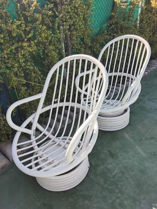 2 sedie girevoli in bambù bianco