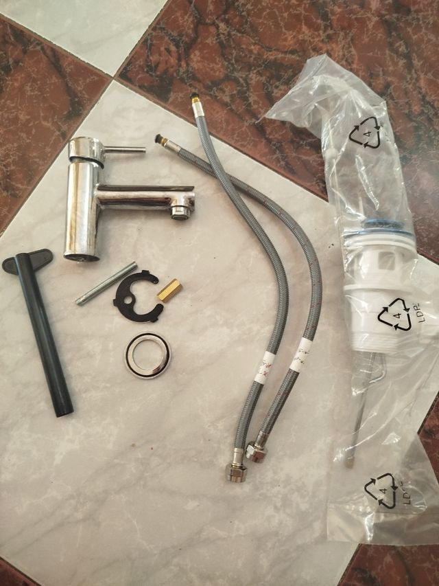 Grifo lavabo metal plateado