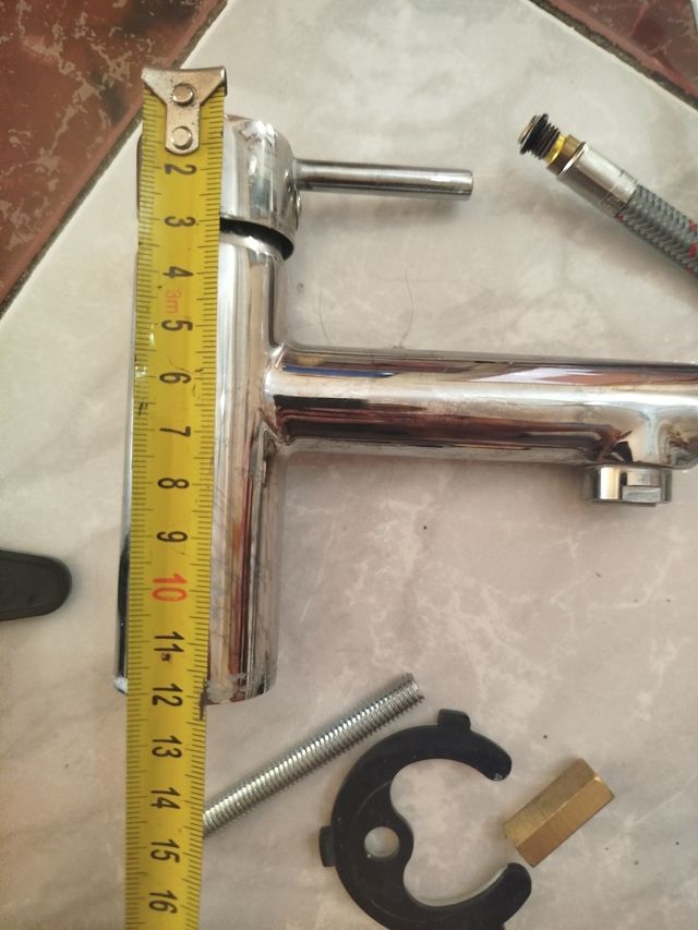 Grifo lavabo metal plateado