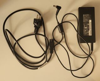 Cargador Delta 135W ADP-135KB T