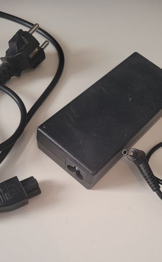 Cargador Delta 135W ADP-135KB T