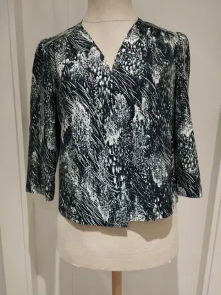 Blusa mujer v-cuello blanco-negro
