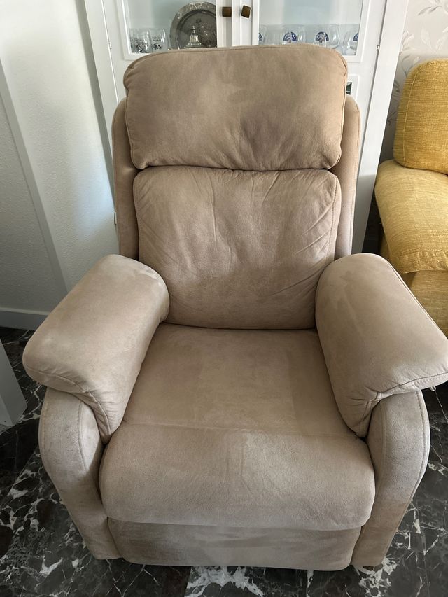 Poltrona relax beige usata con rivestimento sfoderabile usati