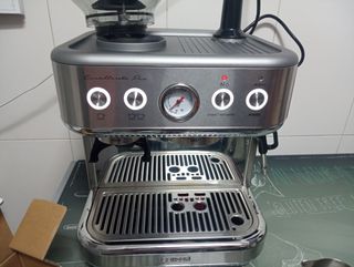 CAFETERA AUTOMATICA CON MOLINILLO SENCOR