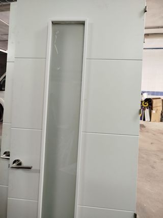 Puertas blancas lacadas - 10 unidades 
Con cristal
