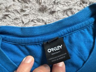 2 Camisetas Oakley M - Rojas y Azul