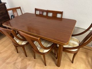 Mesa comedor + 6 sillas Madera maciza
Extensible 