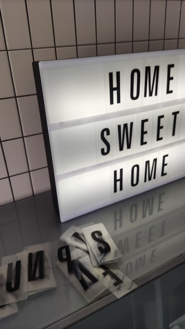 Luminoso 'Home Sweet Home'